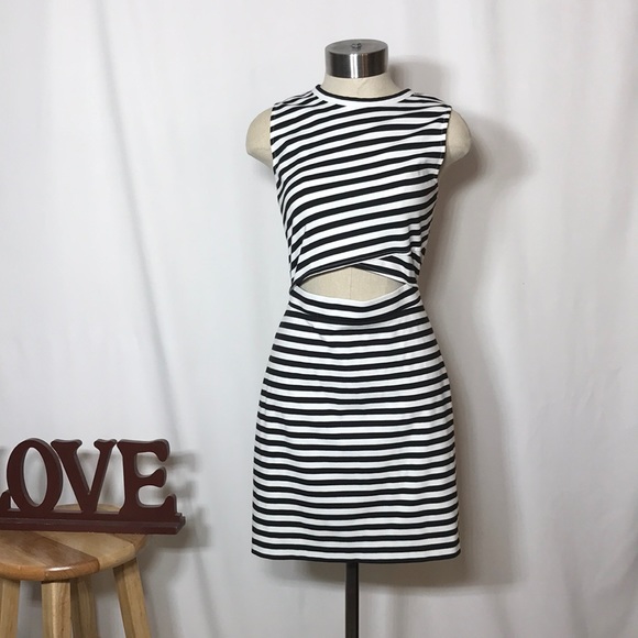 Express dress - Picture 3 of 8